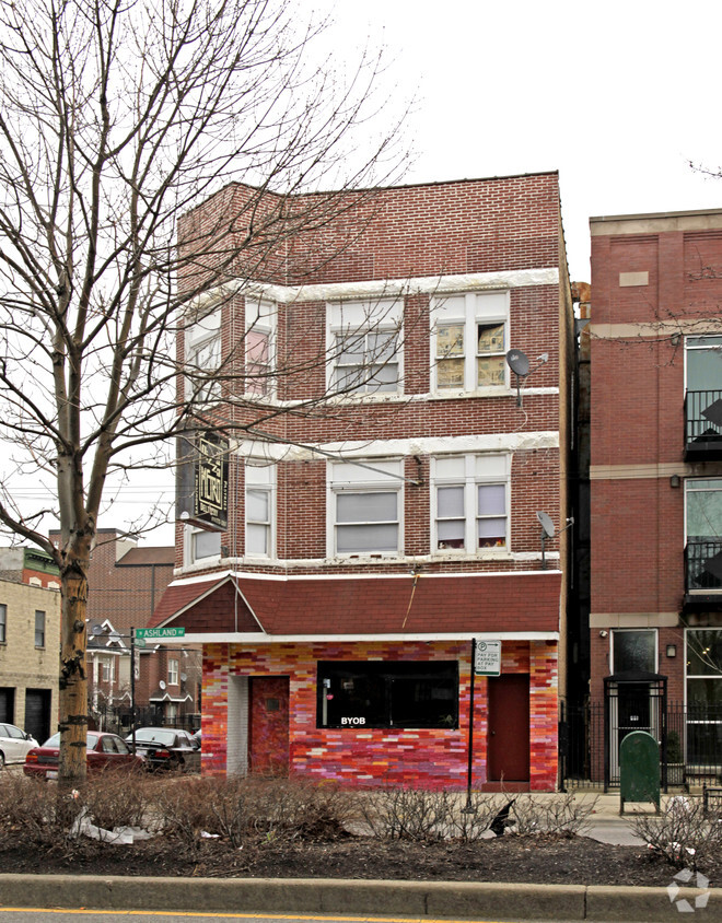 Building Photo - 925 N Ashland Ave