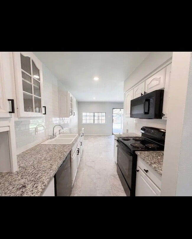 Photo - 1102 Hillwood Dr House