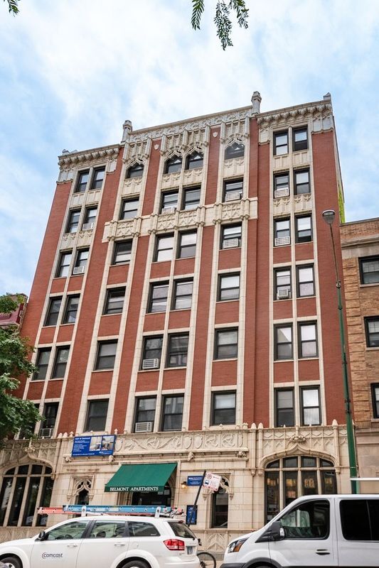 Building Photo - 505 W Belmont Ave