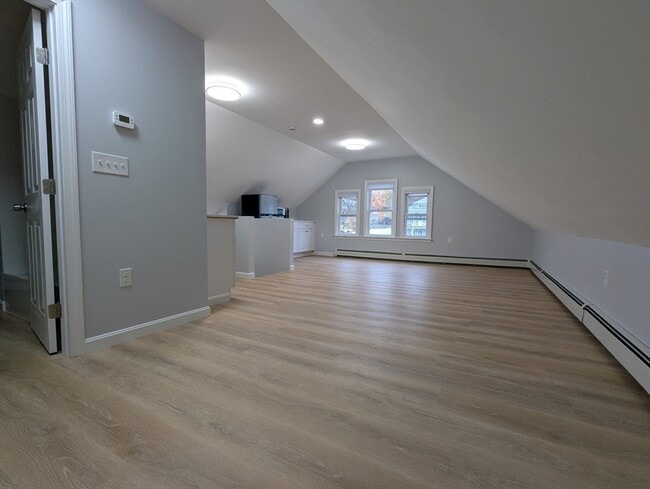 Building Photo - 378 Fellsway W