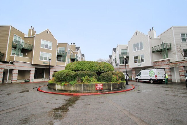 Foto del edificio - SPECIAL: 1 MO FREE - Gorgeous 2 Bedroom/2 ...