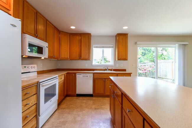 Building Photo - Beautiful 3-Bedroom, 2-Bath Home In The Ri...