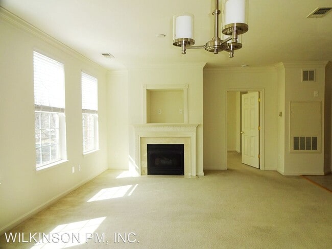 Building Photo - 4950 Brenman Park Dr