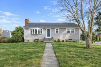 Building Photo - 4 Soundview Ave