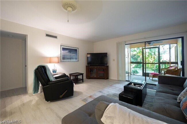 Foto del edificio - 6136 Whiskey Creek Dr