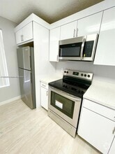 Building Photo - 8117 SW 21st Ct