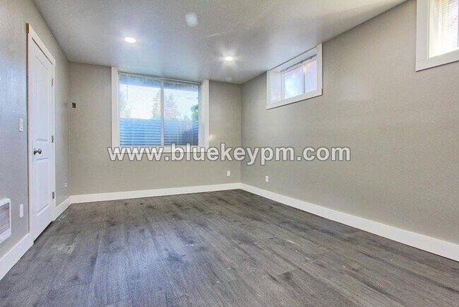 Foto del edificio - 2400 Lincoln Ave