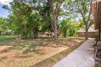 Building Photo - 200 Concho St