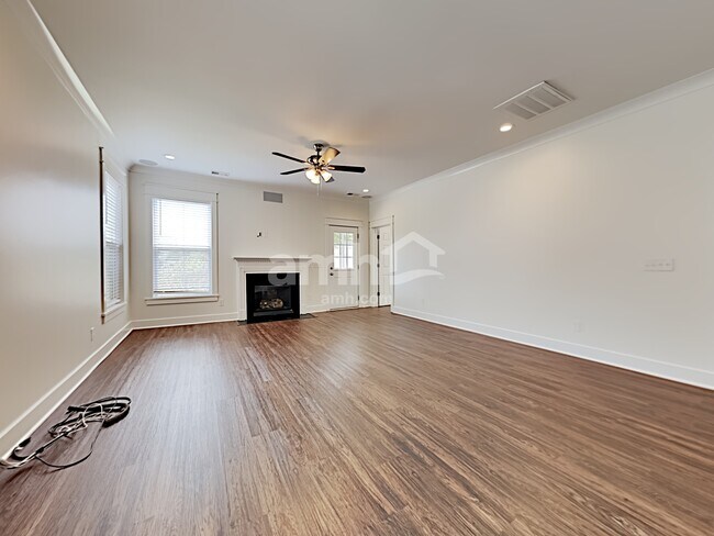 Foto del edificio - 305 Peters Creek Dr