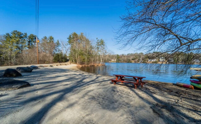 Foto del edificio - 60 Indian Spring Rd