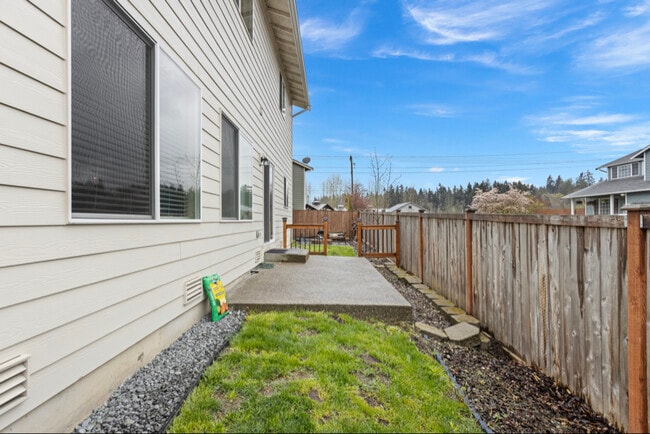 Building Photo - 16522 45th Ave E