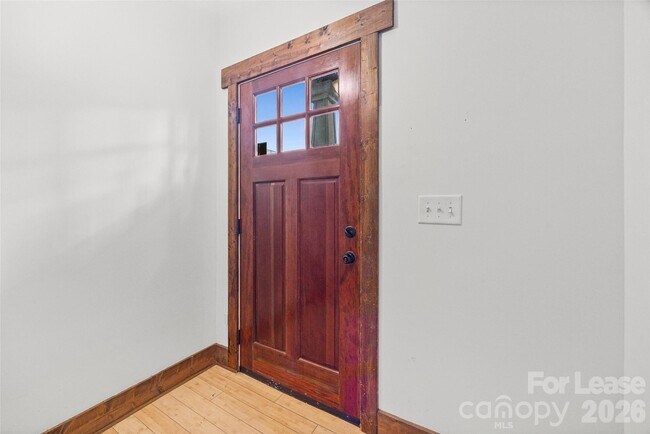 Foto del edificio - 1733 Matheson Ave