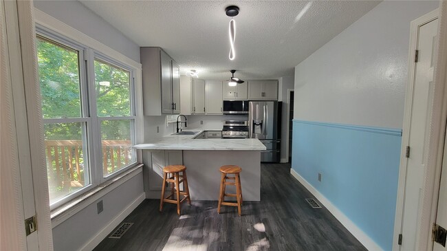 Building Photo - 2018 San Pedro Dr