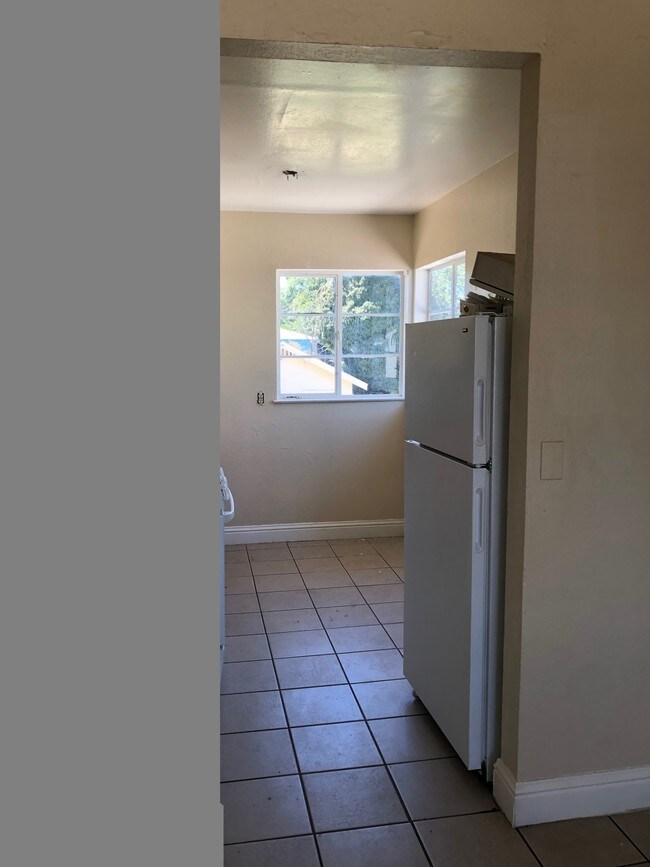 Building Photo - 329 North Glenn Avenue, Unit 333