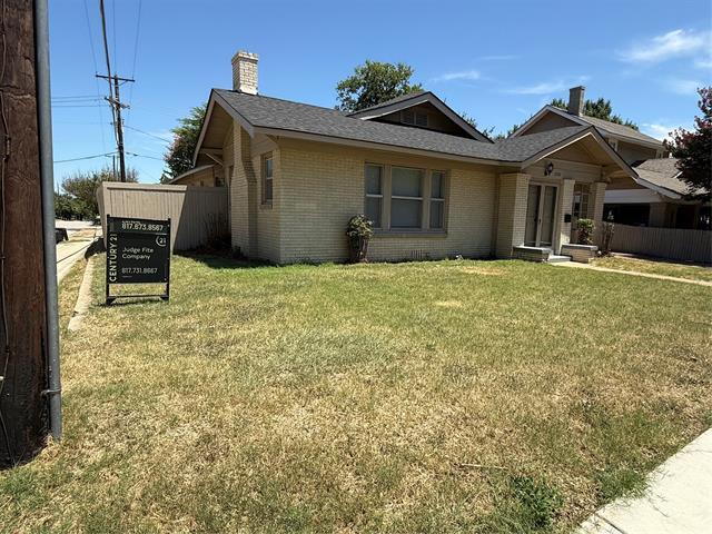 Foto del edificio - 2126 Mistletoe Ave