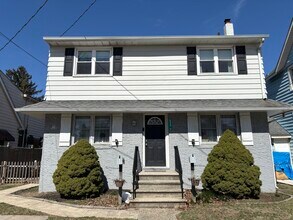 Building Photo - 533 W Kings Hwy