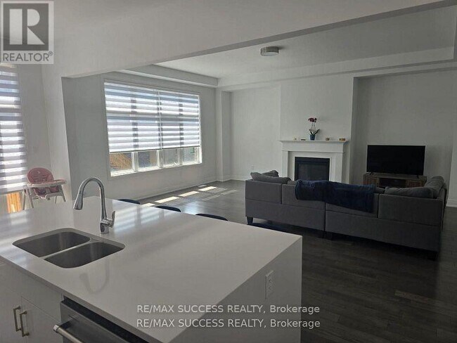 Building Photo - 3130 TRAVERTINE Dr