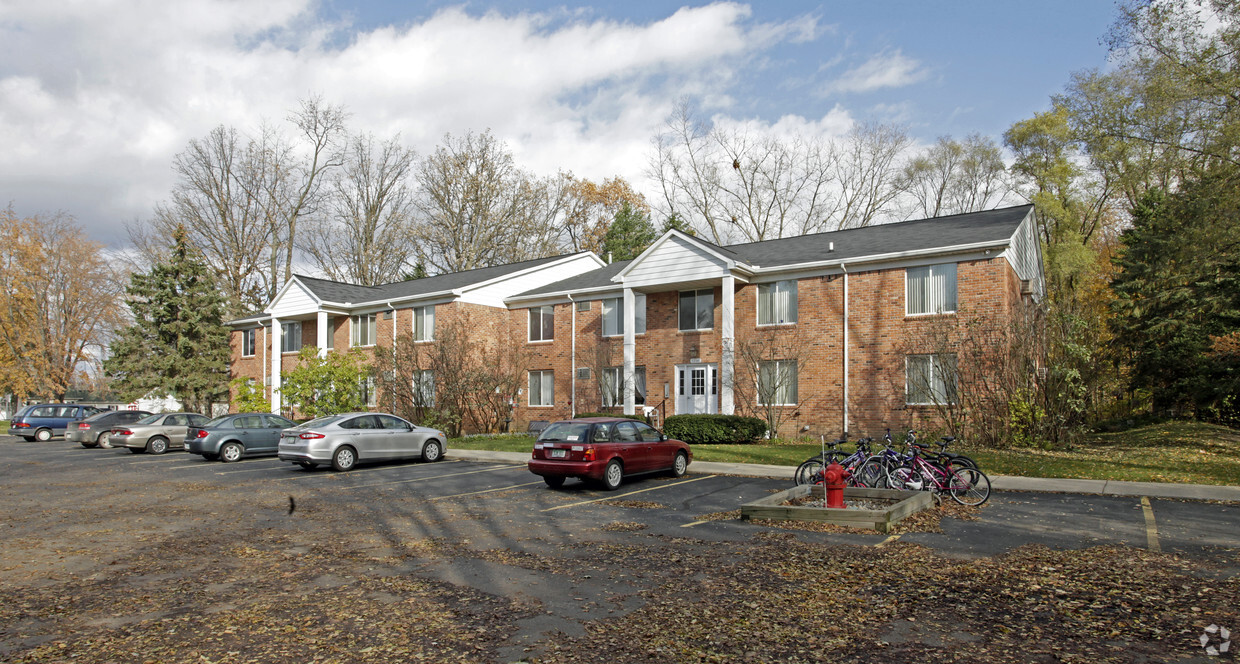 Primary Photo - Garden Apartments