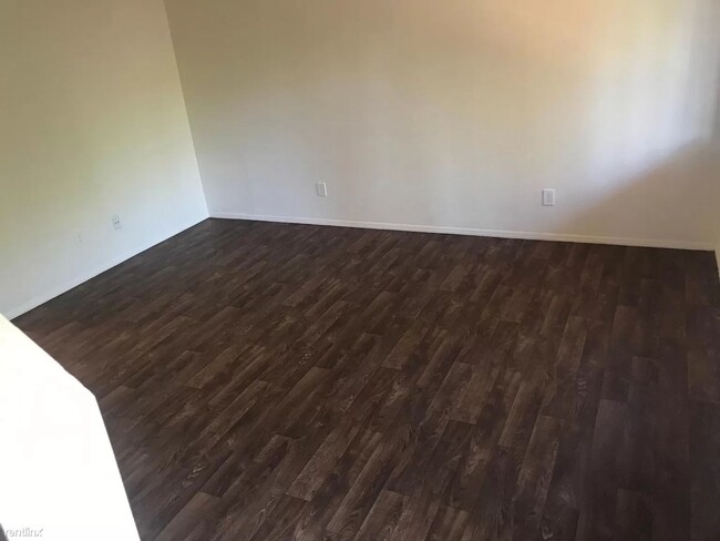 Building Photo - 2 br, 1 bath Townhome - 914 W Glendale Ave