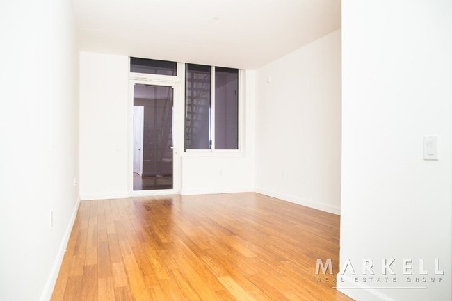 Building Photo - 329 W 38th St