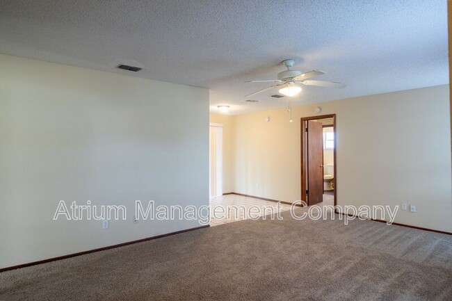 Foto del edificio - 7611 Autumn Pines Dr