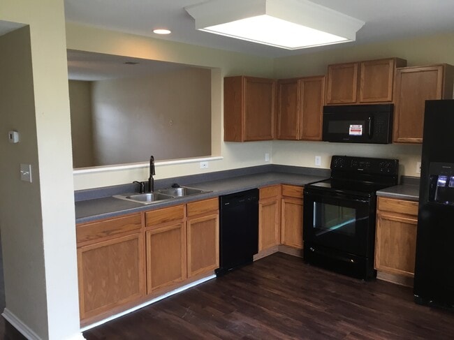 Building Photo - 150 Myrtle St