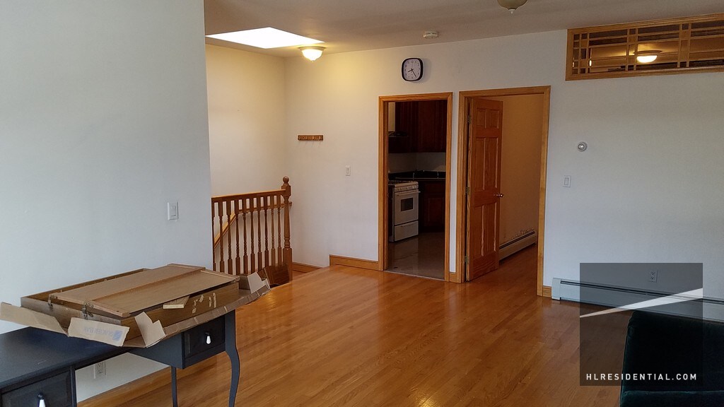 Primary Photo - 3272 32nd St