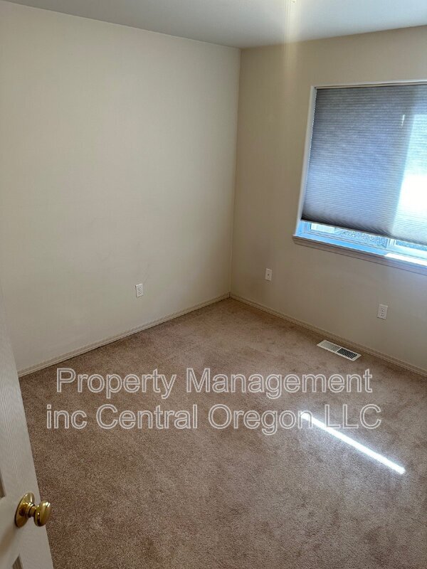 Building Photo - 3336 Northeast Hoona Drive