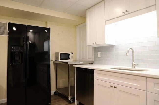 Foto del edificio - 1600 Deer Cliff Ct