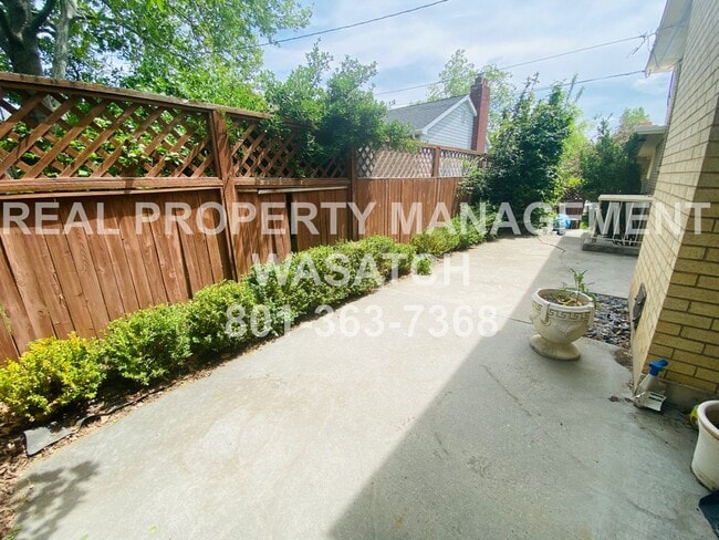 Building Photo - Harvard/Yale duplex with Mother-in-law Sui...