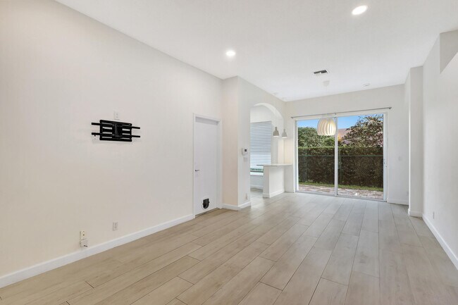 Foto del edificio - 1898 Capeside Cir