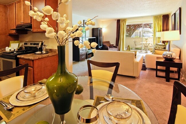 2 bedroom dining/living area - Lakeside Village