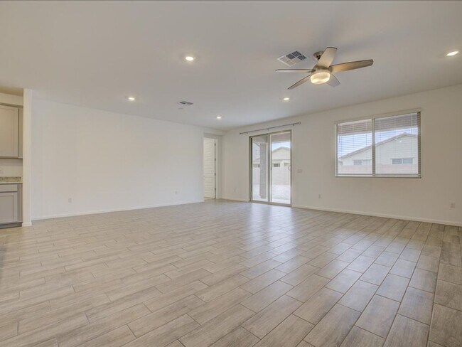 Foto del edificio - 3 Bedroom, 2 Bathroom with flex/office room!!