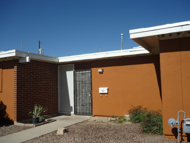 Building Photo - 7631 E Golf Links Rd