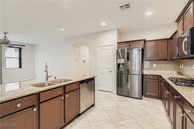 Foto del edificio - 10933 Mt Pendleton St