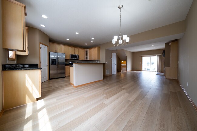 Building Photo - 9585 Madison Dr