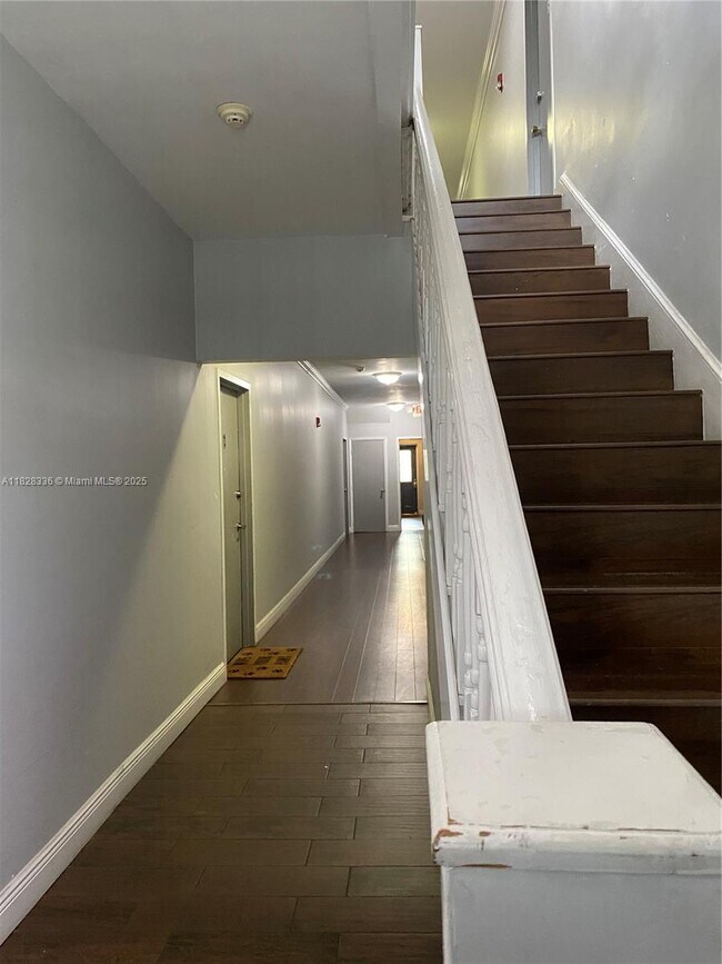 Foto del edificio - 577 NE 62nd St
