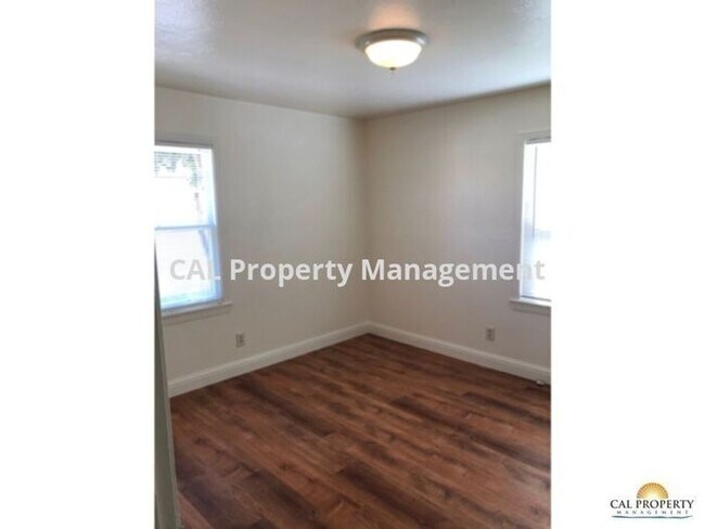 Building Photo - Cute 1 Bedroom Duplex in North Salinas