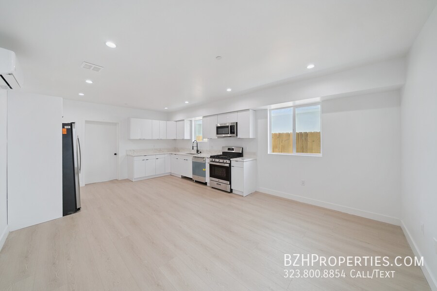 Foto principal - 5655 Case Ave