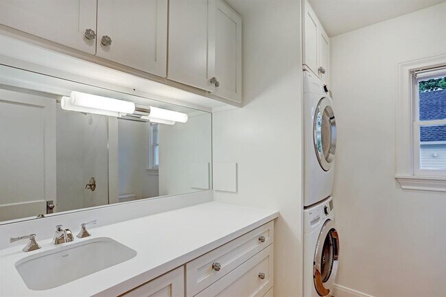 Foto del edificio - 2112 Milford St