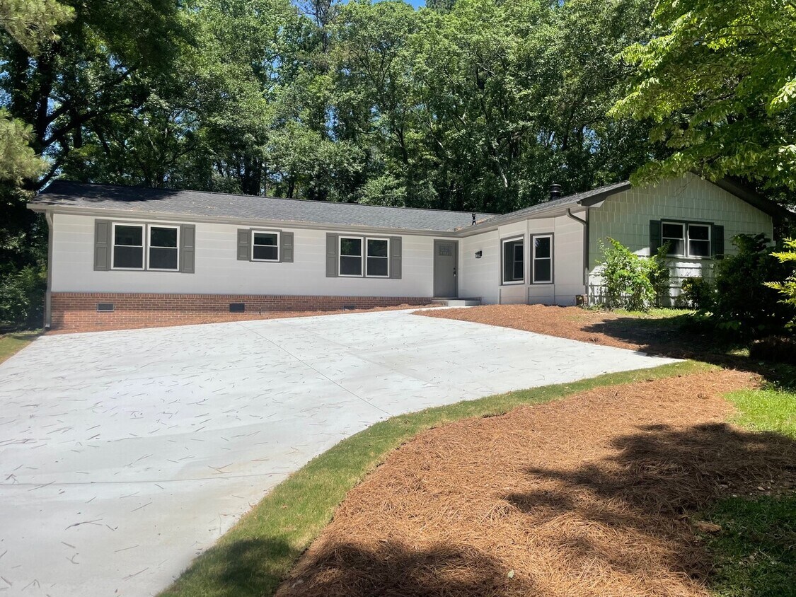 Building Photo - Rolling Acres Ct (2305)