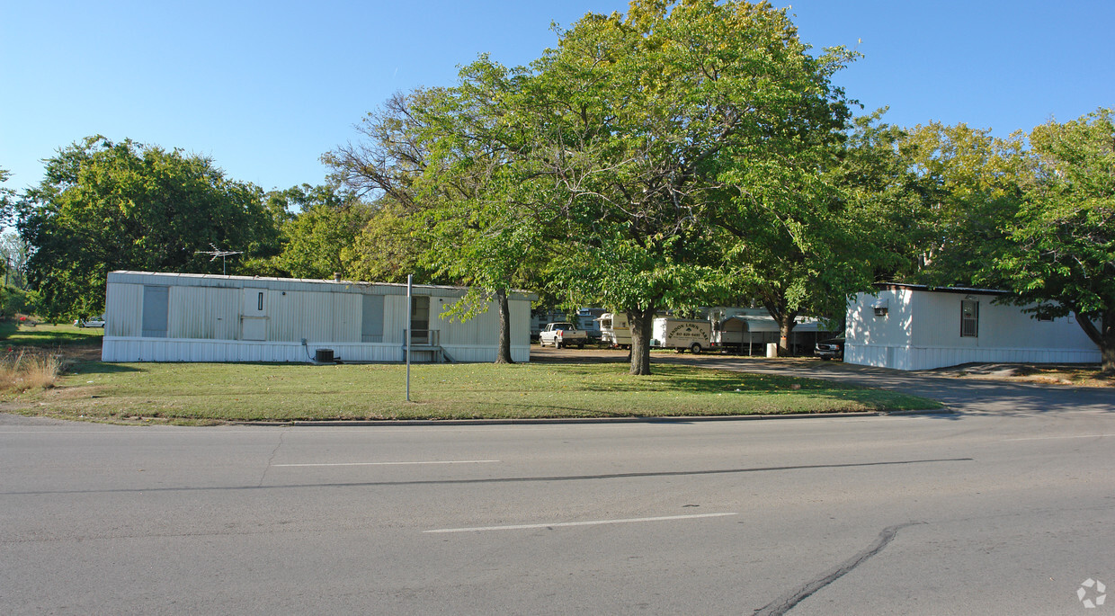 Building Photo - Hacienda Mobile Home Park