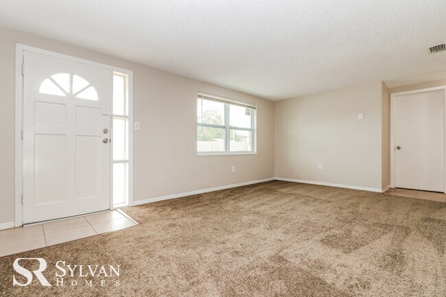 Building Photo - Holiday 3BR 1.5BA home now leasing!