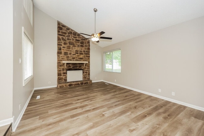 Foto del edificio - 252 Cedarmont Cir