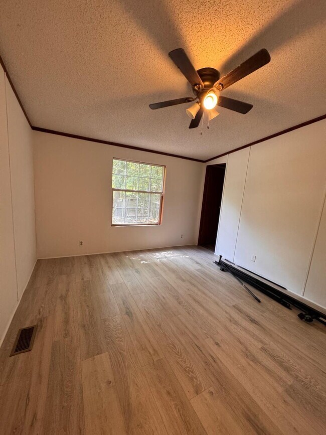 Foto del edificio - Spacious 3-Bed, 2-Bath Home in Greenville ...