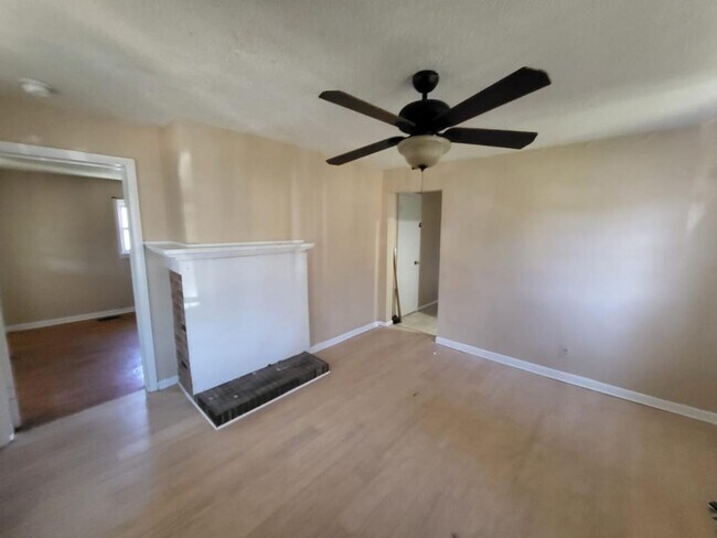 Building Photo - 117 Brooks Alley