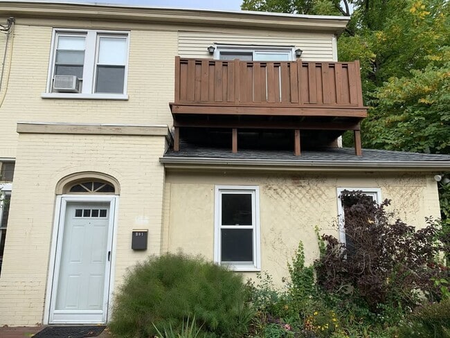 Building Photo - 501 W 21st St