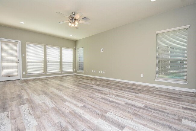 Building Photo - 8908 Clovermist Dr