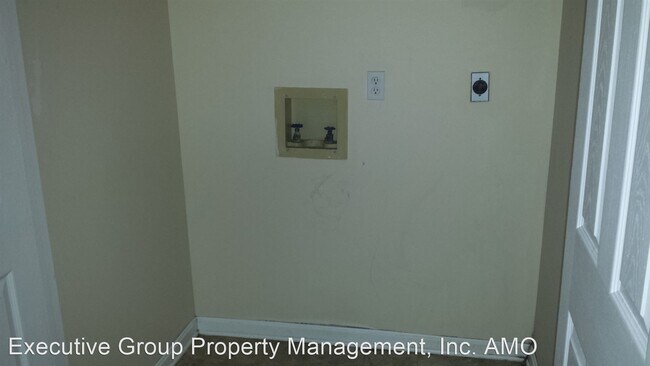 Building Photo - 355 Elmwood Dr