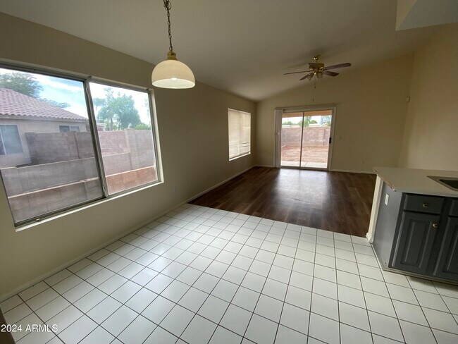 Foto del edificio - 10849 W Monterosa St